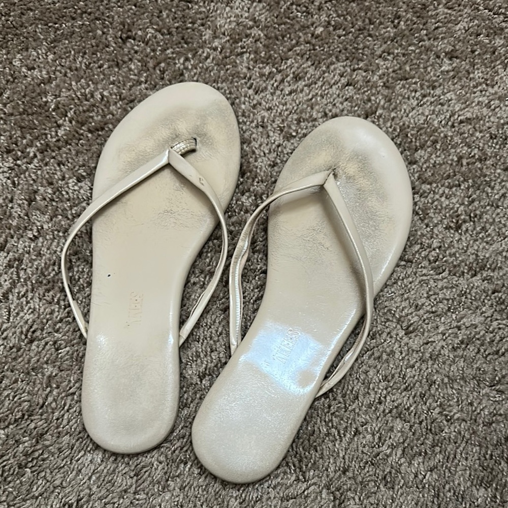 Women’s tkees flip flops